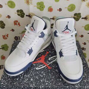 Air Jordan 4 Retro Midnight Navy Sneakers